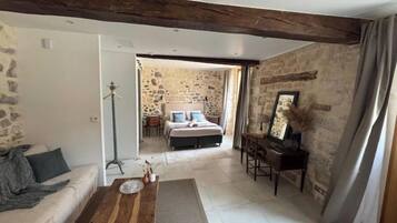 1 habitación, wifi y ropa de cama