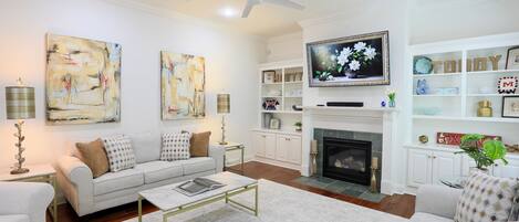 Smart TV, chimenea, monitor de computadora, impresora