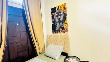 1 bedroom, bed sheets