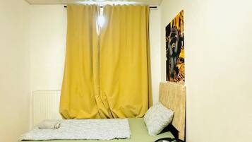 1 bedroom, bed sheets