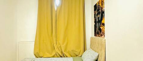 1 bedroom, bed sheets