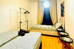 1 bedroom, bed sheets
