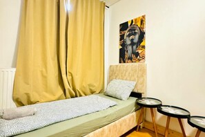 1 bedroom, bed sheets