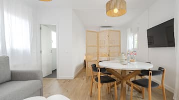 Apartamento | Zona de estar | Televisión de 50 cm con canales por cable