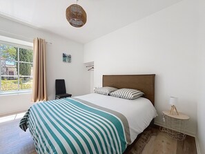 2 chambres, fer et planche à repasser, accès au Wi-Fi (inclus)