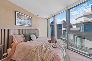 1 bedroom, desk, iron/ironing board, WiFi