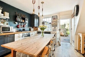 Private kitchen - Charming 1-bedroom house in Ditchling (Ditchling)