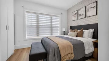 4 bedrooms, iron/ironing board, WiFi, bed sheets