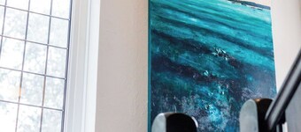 Lovely spacious house, 300m from the beach, with ample parking