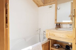 Shower, hair dryer, towels, toilet paper