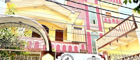 Fachada de la propiedad