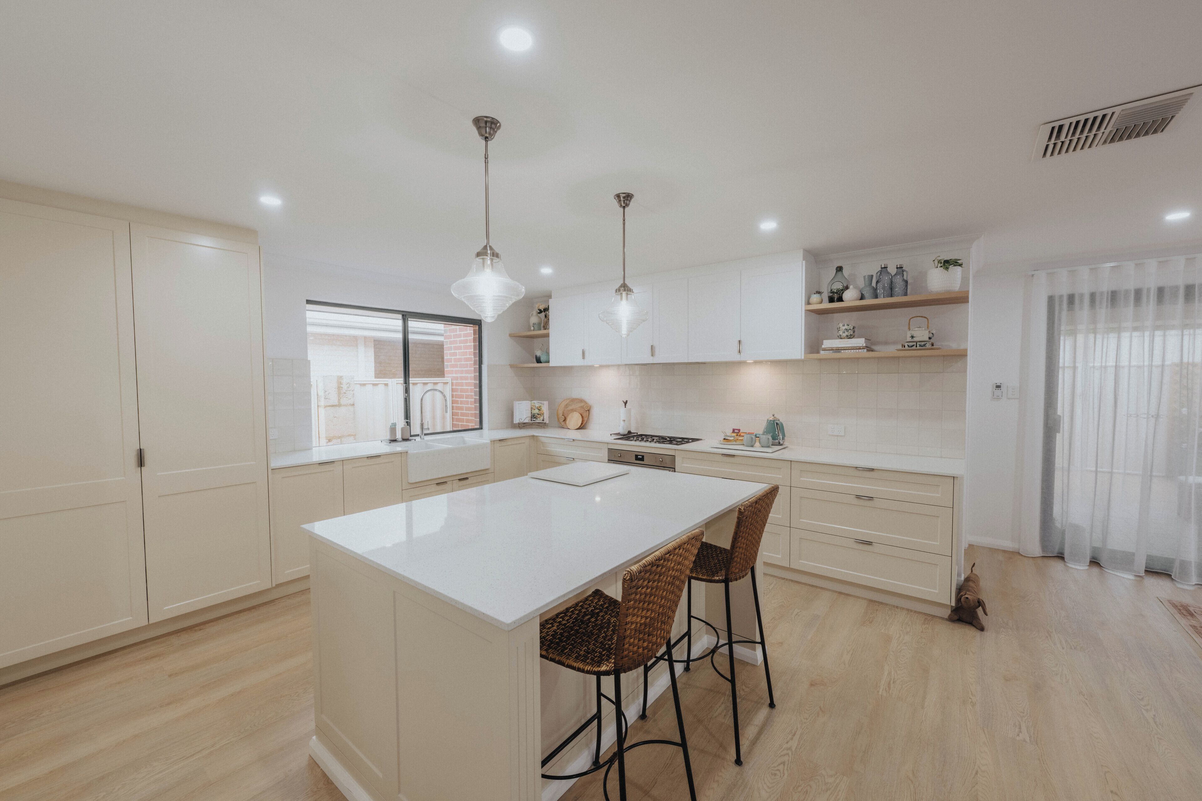 Mikrowelle, Ofen, Herdplatte, Geschirrspüler