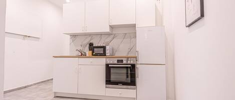 Fridge, microwave, oven, stovetop