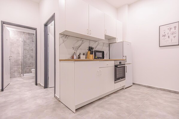 Fridge, microwave, oven, stovetop