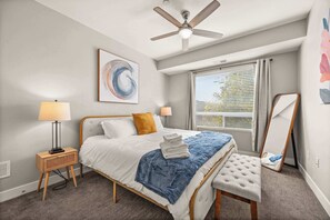 2 bedrooms, desk, iron/ironing board, travel cot