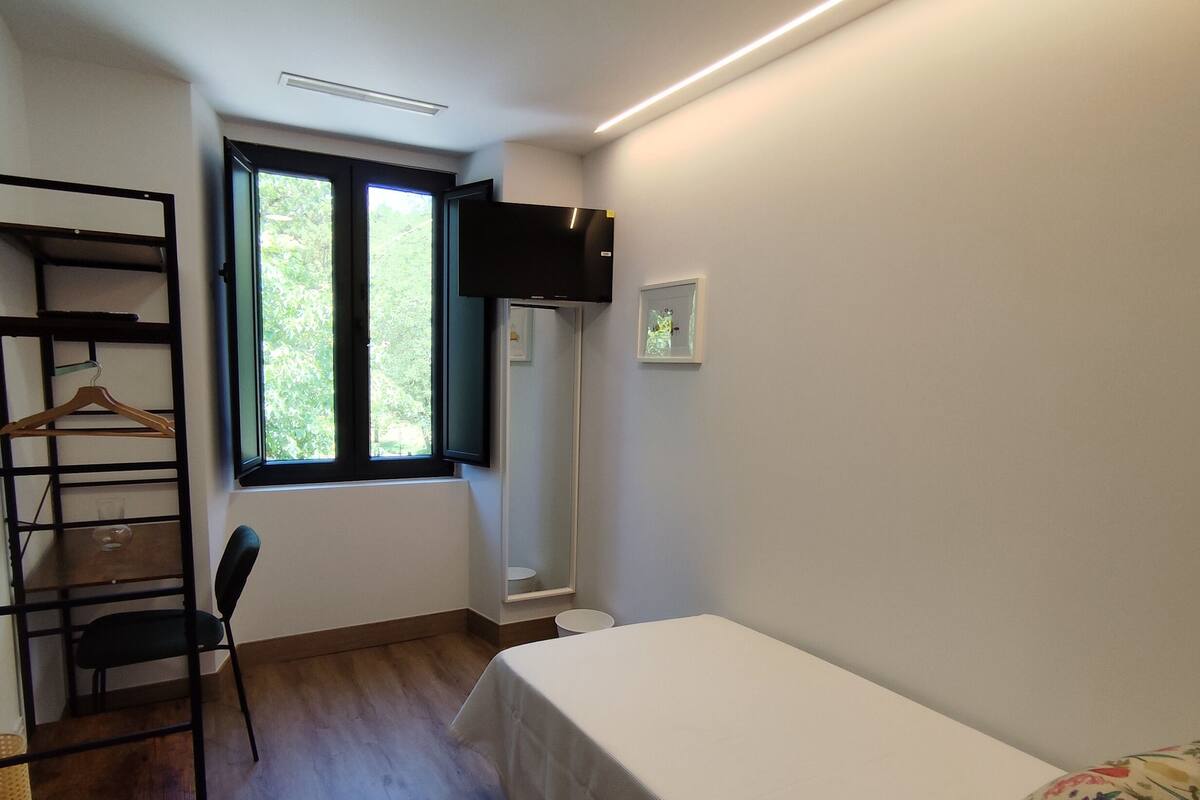 Habitación individual, vista a la montaña | Escritorio, espacio para trabajar con laptop y wifi gratis