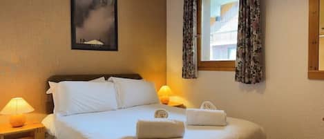 WiFi, bed sheets