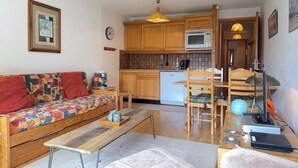 Living area - Edelweiss 9 (Les Allues)