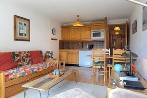 Living area - Edelweiss 9 (Les Allues)