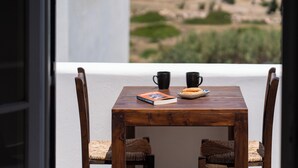 Superior Suite | WiFi (free) - Cycladic Charm (Naousa)