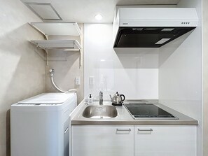 大型雪櫃/冰箱、微波爐、爐具、廚房用具/餐具/器皿