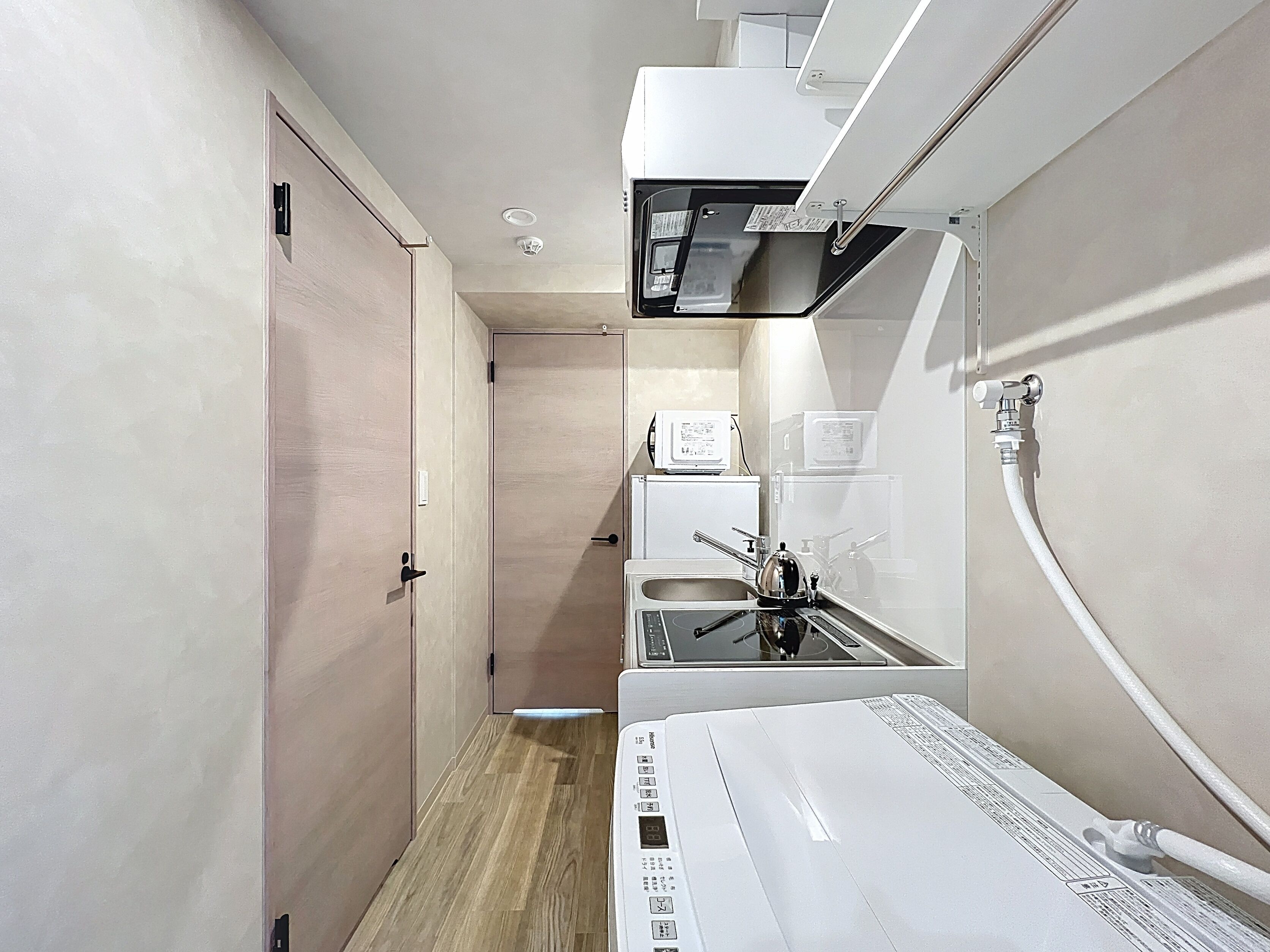 Habitación con 2 camas individuales | Cocina privada | Refrigerador con congelador, microondas y parrilla de estufa 