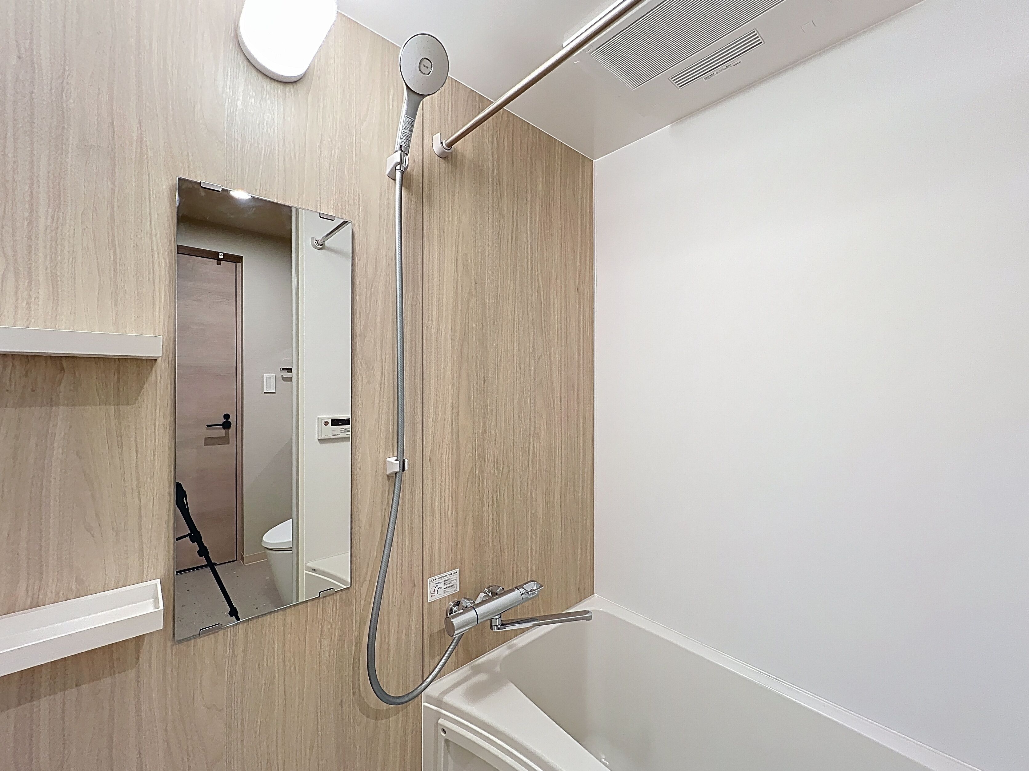 Combined shower/tub, hair dryer, slippers, towels