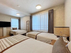 Triple Room | Blackout drapes, free WiFi