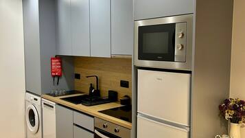 Micro-ondes, four, plaque de cuisson, lave-vaisselle