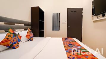 Deluxe Double Room | Bathroom | Free toiletries, hair dryer, soap, shampoo
