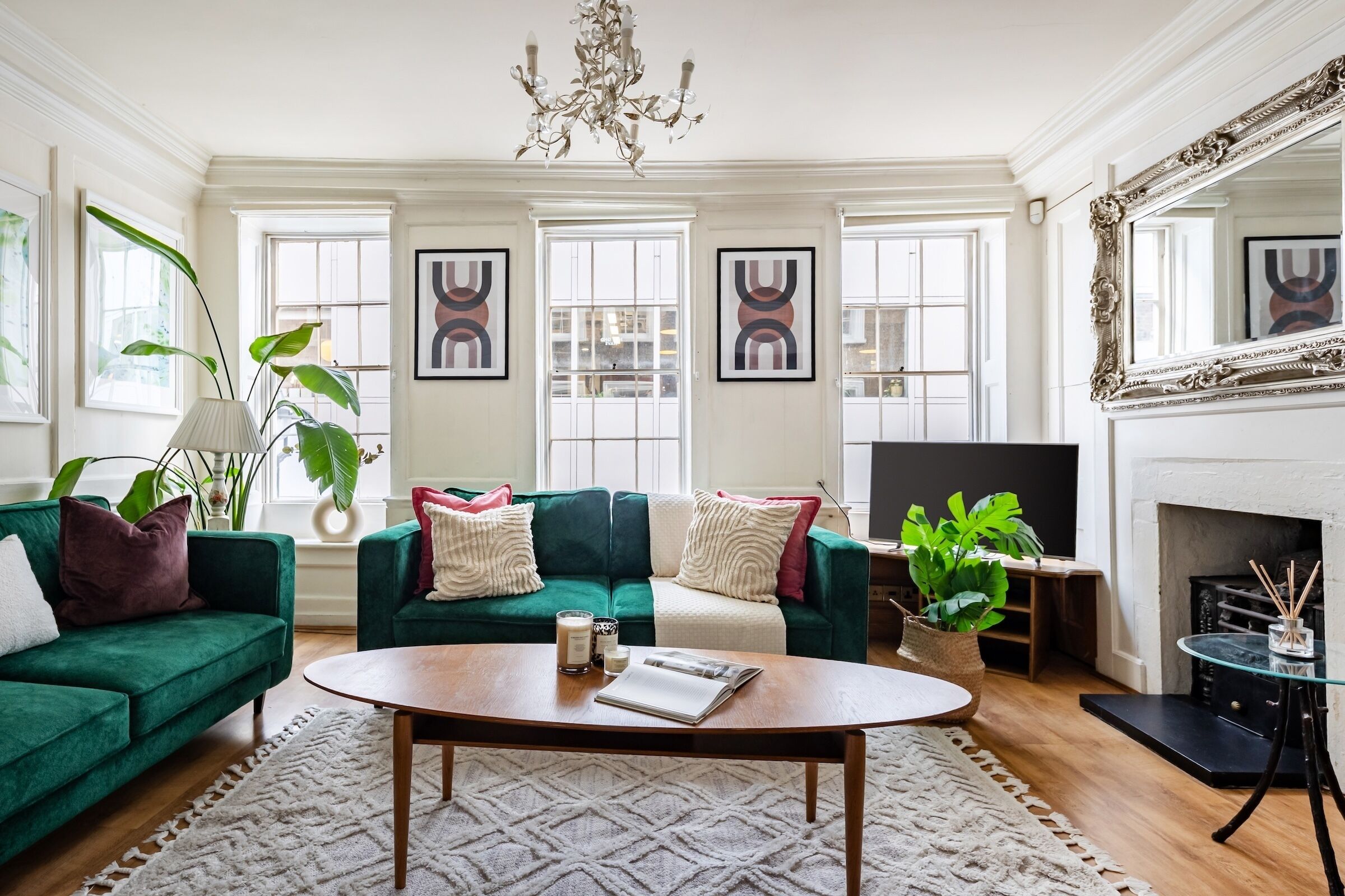 Leilighet – city, 3 soverom, ikke-røyk | Oppholdsområde | En 40-tommers smart-TV med Parabol-TV