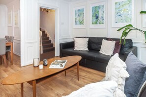 City Apartment, 3 Bedrooms, Non Smoking | Living area