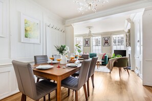 City Apartment, 3 Bedrooms, Non Smoking | Iron/ironing board, cribs/infant beds, travel crib, free WiFi - Spacious 3BR 2BA Flat in Central Soho (London)