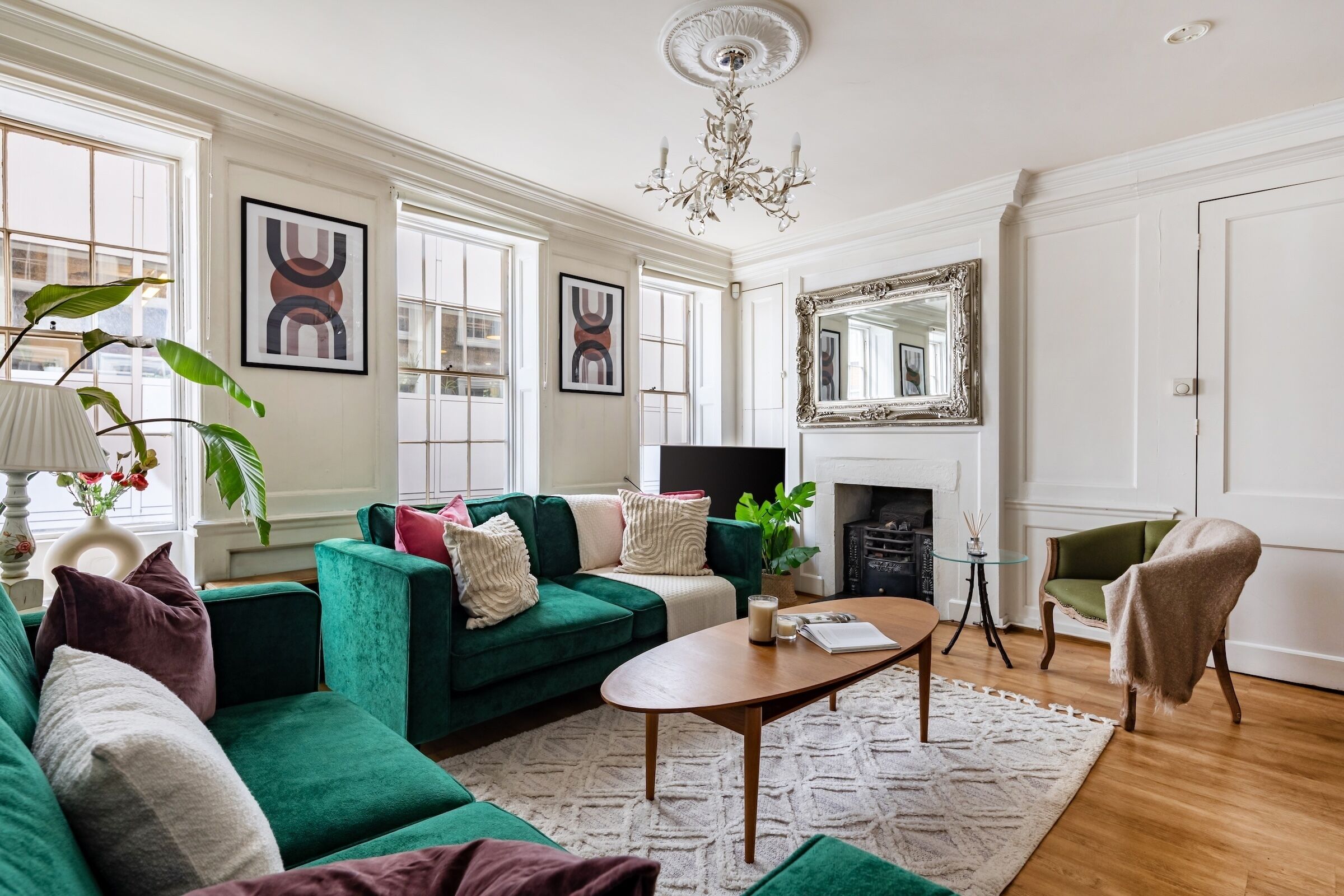 City Apartment, 3 Bedrooms, Non Smoking | Living area | 40-inch Smart TV with satellite channels