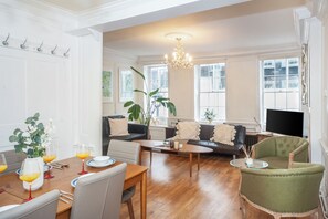 City Apartment, 3 Bedrooms, Non Smoking | Living area