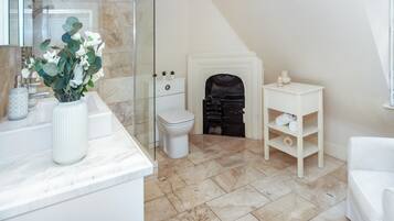 City Apartment, 3 Bedrooms, Non Smoking | Bathroom