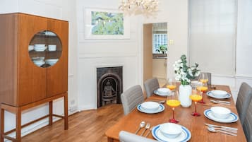 Apartamento City, 3 habitaciones, no fumadores | Zona de estar | Smart TV de 40 pulgadas con canales por satélite