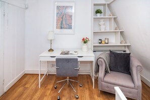 Apartament urbà, 3 dormitoris, no fumadors | Planxa i posts de planxar, bressols i un bressol de viatge 