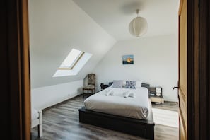 3 bedrooms, iron/ironing board, travel cot, free WiFi - Côtes & Mer - Family home on the waterfront (La Hague)