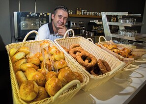 Desayuno continental todos los días (con cargo)