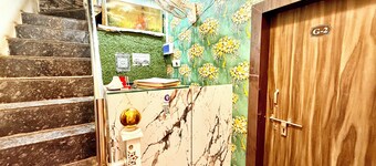 Hotel S Elite - near Temple & Station