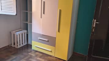 4 bedrooms, WiFi, bed sheets