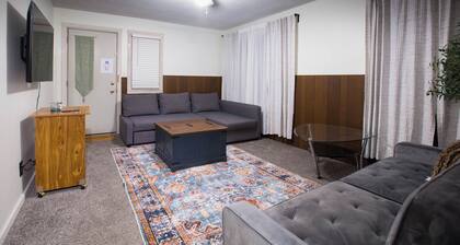 Cozy Family Ranch Near DTW, Detroit & Ann Arbor