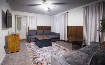 Cozy Family Ranch Near DTW, Detroit & Ann Arbor