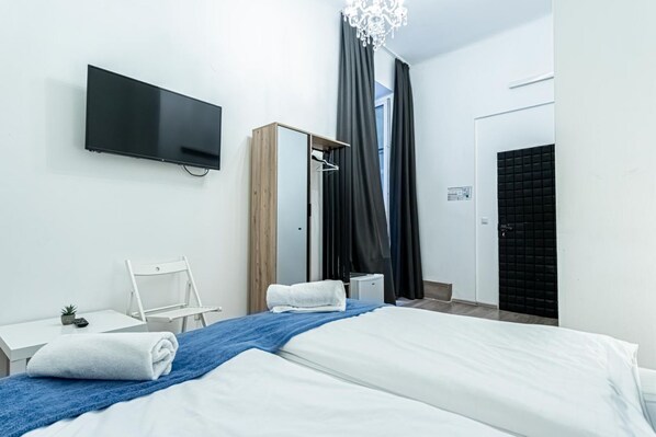 1 habitación, tabla de planchar con plancha, wifi y ropa de cama 