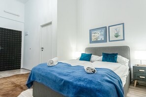 1 slaapkamer, een strijkplank/strijkijzer, wifi, beddengoed