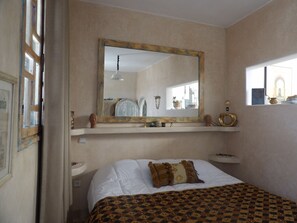 1 bedroom, in-room safe, free WiFi, bed sheets