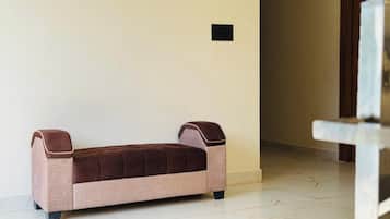 Deluxe Room | Living area
