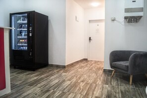 Interior - Cozy Hotel Room with View | Mariahilferstr (Wien)