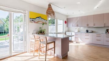 KylskÄp, mikrovÄgsugn, ugn och spishÀll